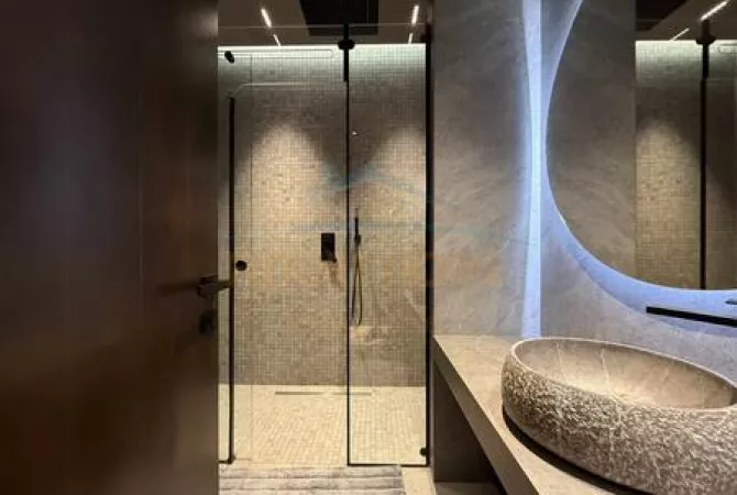 Shtepi ne shitje Apartament ne Tirane, 3+1, Mobilimi E mobiluar, Pagesa 700,000  Euro.