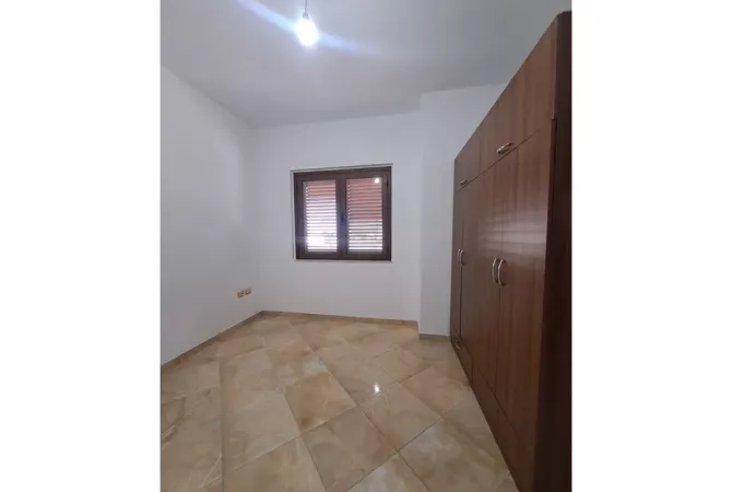 Shtepi me qera 2+1 ne Tirane - 400 Euro