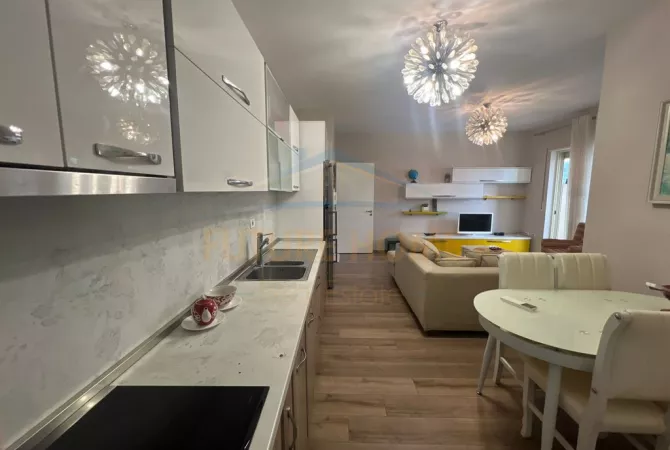 Shtepi me qera Apartament ne Tirane, 2+1, Mobilimi E mobiluar, Pagesa 800  Euro.
