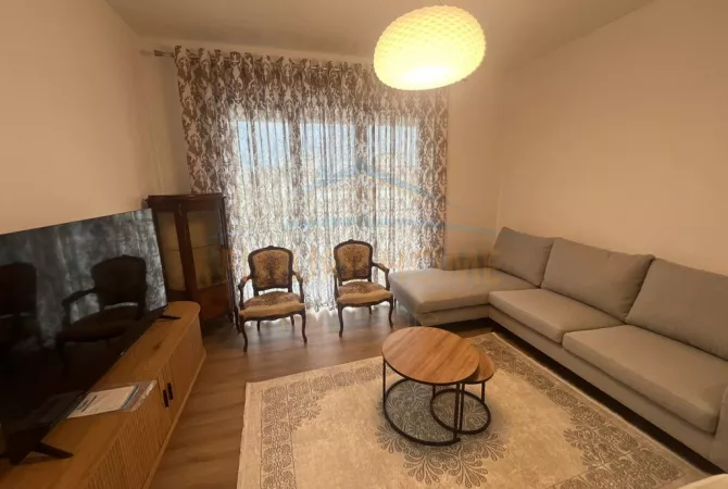 Shtepi me qera 2+1 ne Tirane - 800 Euro