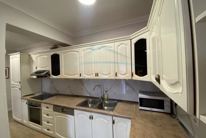Shtepi me qera 3+1 ne Tirane - 1,200 Euro