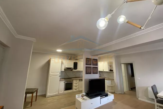 Shtepi me qera 3+1 ne Tirane - 1,200 Euro