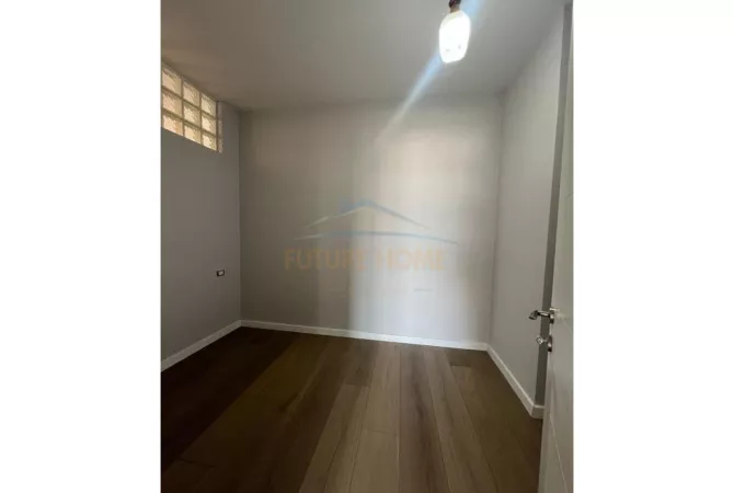 Shtepi ne shitje Apartament ne Tirane, 3+1, Mobilimi Bosh, pa mobiluar, Pagesa 148,000  Euro.