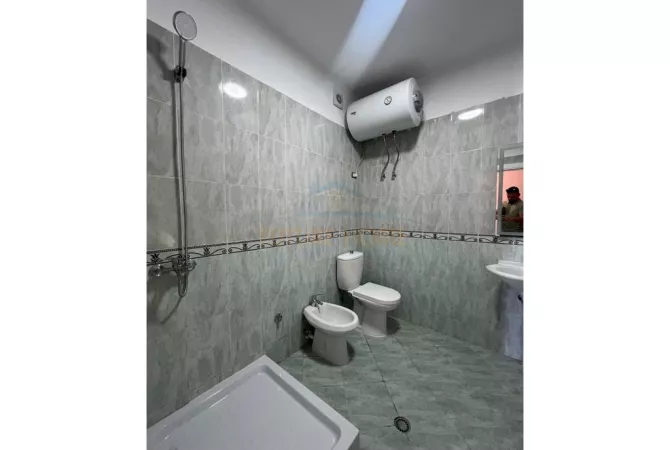 Shtepi ne shitje Apartament ne Tirane, 3+1, Mobilimi Bosh, pa mobiluar, Pagesa 148,000  Euro.