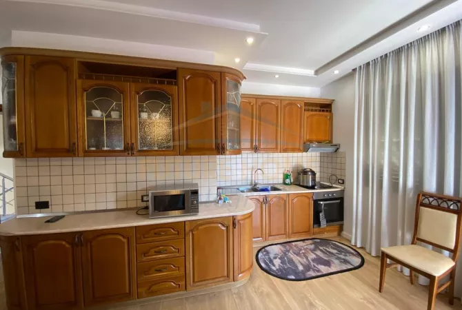 Shtepi me qera 2+1 ne Tirane - 650 Euro