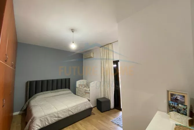 Shtepi me qera Apartament ne Tirane, 2+1, Mobilimi E mobiluar, Pagesa 650  Euro.
