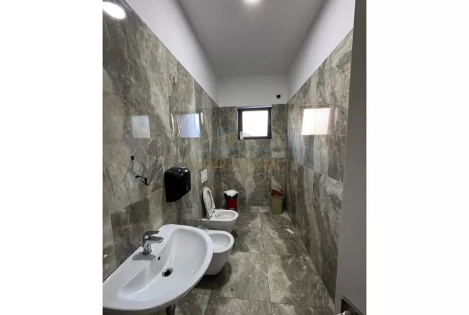 Ambient biznesi ne shitje 3+1 ne Tirane - 1,110,000 Euro