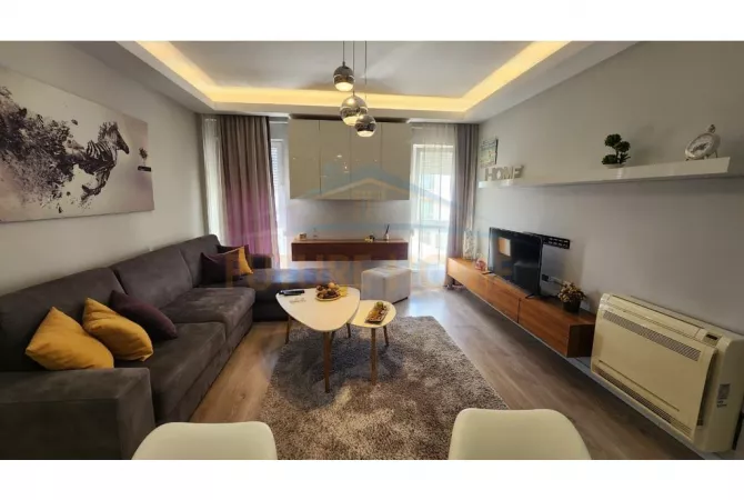 Shtepi me qera Apartament ne Tirane, 2+1, Mobilimi E mobiluar, Pagesa 700  Euro.
