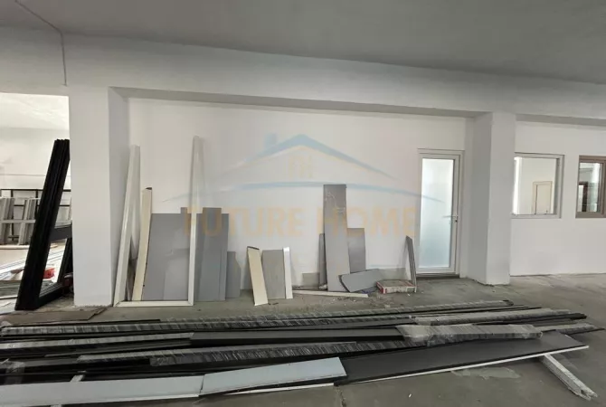 Ambient biznesi ne shitje 4+1 ne Durres - 680,000 Euro