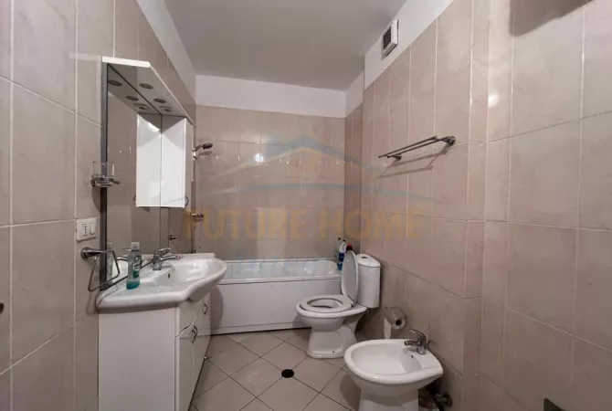 Shtepi me qera Apartament ne Tirane, 3+1, Mobilimi E mobiluar, Pagesa 1,500  Euro.