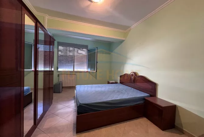 Shtepi me qera Apartament ne Tirane, 3+1, Mobilimi E mobiluar, Pagesa 1,500  Euro.