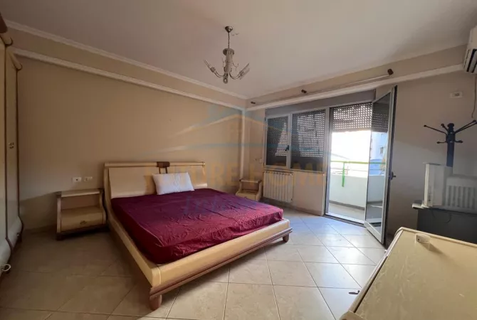 Shtepi me qera Apartament ne Tirane, 3+1, Mobilimi E mobiluar, Pagesa 1,500  Euro.