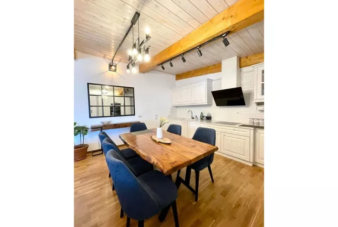 Shtepi me qera 2+1 ne Tirane - 1,200 Euro