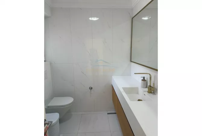 Ambient biznesi me qera 3+1 ne Tirane - 2,000 Euro
