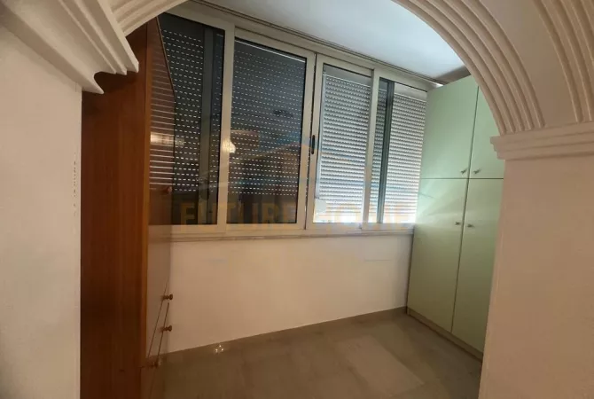 Shtepi me qera 3+1 ne Tirane - 1,000 Euro