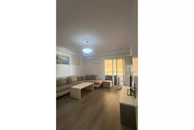 Shtepi me qera 2+1 ne Tirane - 700 Euro