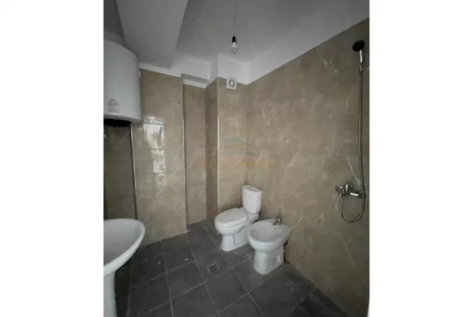Shtepi ne shitje Apartament ne Tirane, 2+1, Mobilimi Bosh, pa mobiluar, Pagesa 130,164  Euro.