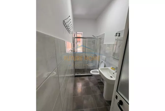 Ambient biznesi me qera 3+1 ne Tirane - 600 Euro