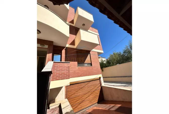 Casa in affitto 5+1 a Tirana - 1,200 Euro
