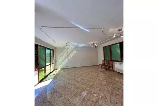 Casa in affitto 5+1 a Tirana - 1,200 Euro