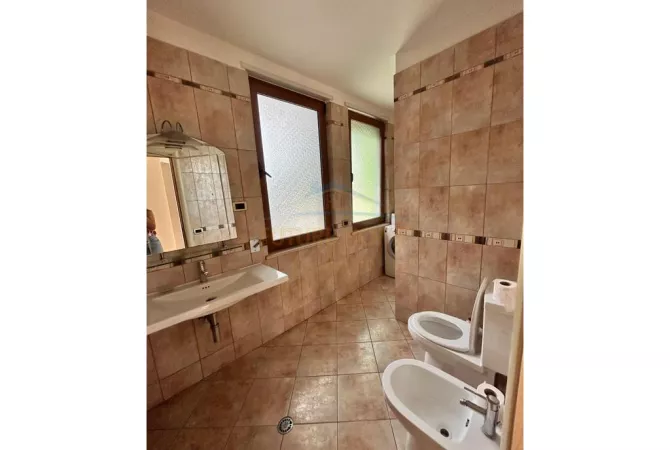 Casa in affitto 5+1 a Tirana - 1,200 Euro