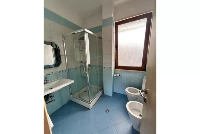 Shtepi me qera Vila Luksoze ne Tirane, 5+1, Mobilimi Bosh, pa mobiluar, Pagesa 1,200  Euro.