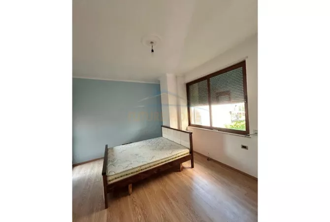 Shtepi me qera Vila Luksoze ne Tirane, 5+1, Mobilimi Bosh, pa mobiluar, Pagesa 1,200  Euro.