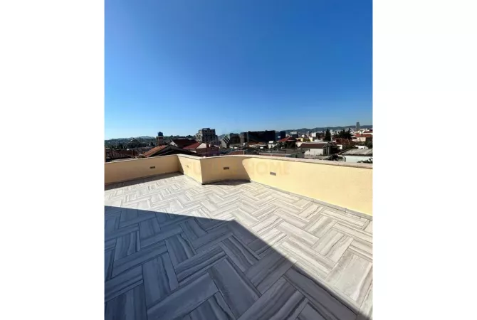 Shtepi me qera Vila Luksoze ne Tirane, 5+1, Mobilimi Bosh, pa mobiluar, Pagesa 1,200  Euro.