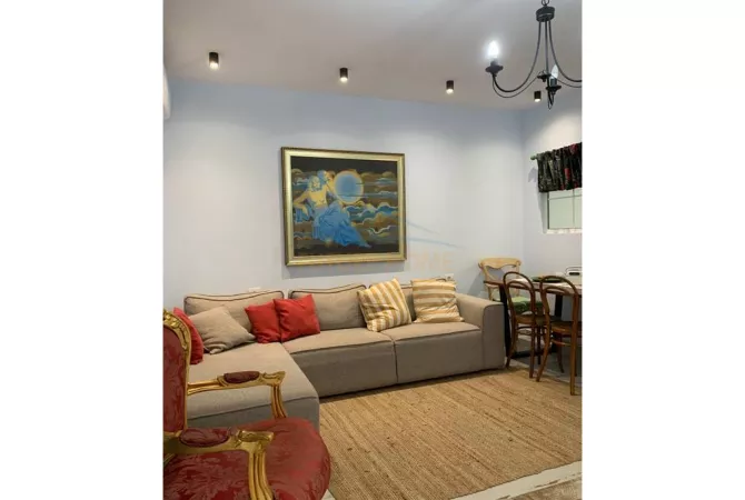 Shtepi ne shitje Apartament ne Durres, 2+1, Mobilimi Bosh, pa mobiluar, Pagesa 320,000  Euro.