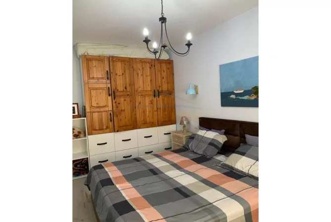 Shtepi ne shitje Apartament ne Durres, 2+1, Mobilimi Bosh, pa mobiluar, Pagesa 320,000  Euro.