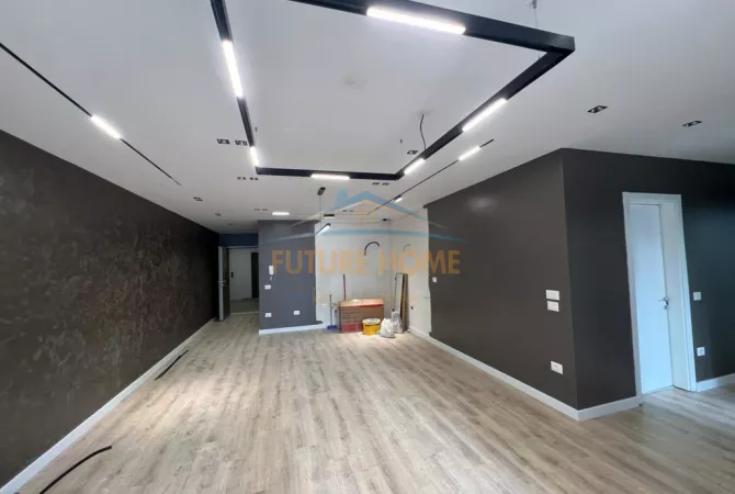 Shtepi ne shitje Apartament ne Tirane, 3+1, Mobilimi Bosh, pa mobiluar, Pagesa 200,000  Euro.