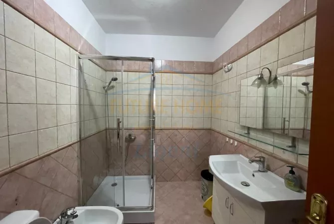 Shtepi me qera 3+1 ne Tirane - 840 Euro