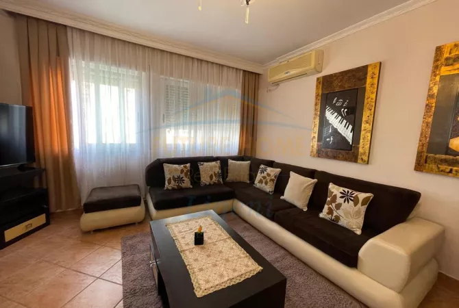 Shtepi me qera Apartament ne Tirane, 3+1, Mobilimi E mobiluar, Pagesa 840  Euro.