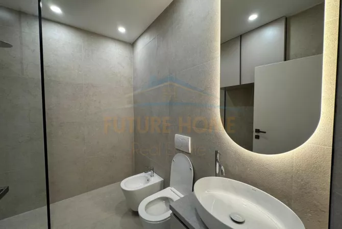 Shtepi ne shitje Apartament ne Tirane, 2+1, Mobilimi E mobiluar, Pagesa 237,000  Euro.