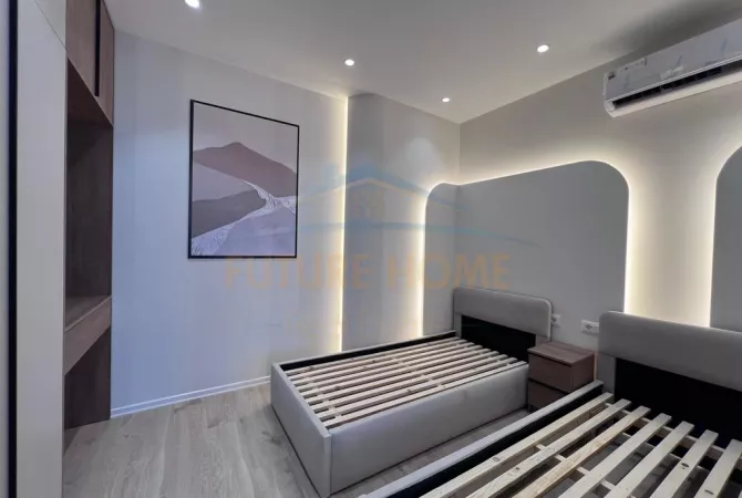 Shtepi ne shitje Apartament ne Tirane, 2+1, Mobilimi E mobiluar, Pagesa 243,000  Euro.