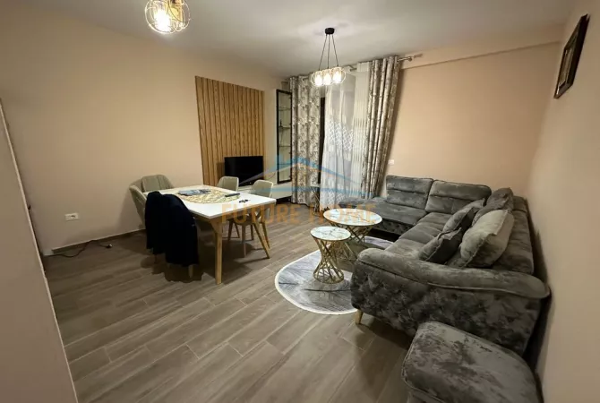 Shtepi me qera 2+1 ne Tirane - 900 Euro