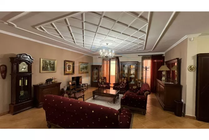 Shtepi ne shitje Apartament ne Tirane, 3+1, Mobilimi E mobiluar, Pagesa 320,000  Euro.