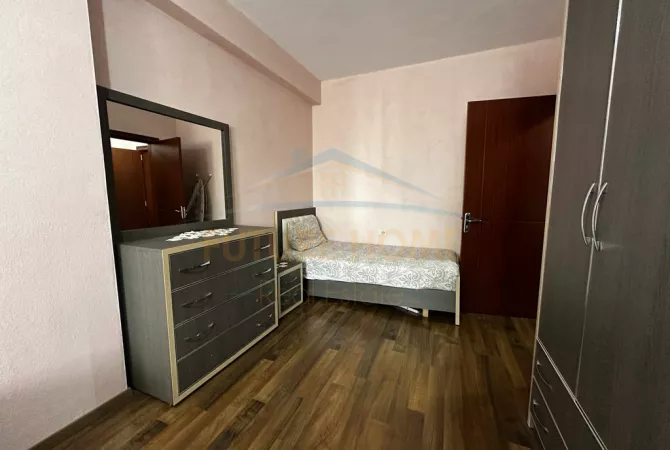 Shtepi ne shitje Apartament ne Tirane, 2+1, Mobilimi E mobiluar, Pagesa 165,000  Euro.
