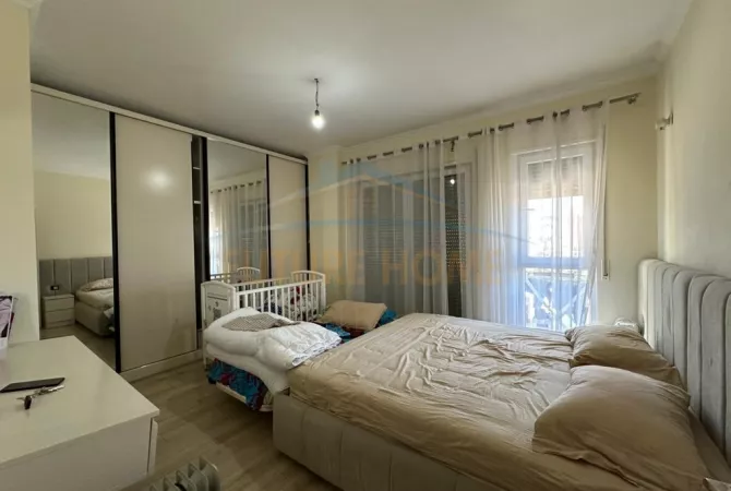 Shtepi ne shitje Apartament ne Tirane, 3+1, Mobilimi E mobiluar, Pagesa 250,000  Euro.