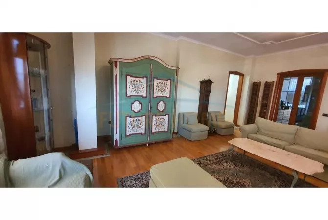 Shtepi ne shitje Apartament ne Vlore, 3+1, Mobilimi E mobiluar, Pagesa 350,000  Euro.