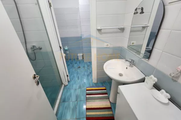 Shtepi me qera Apartament ne Tirane, 2+1, Mobilimi E mobiluar, Pagesa 650  Euro.