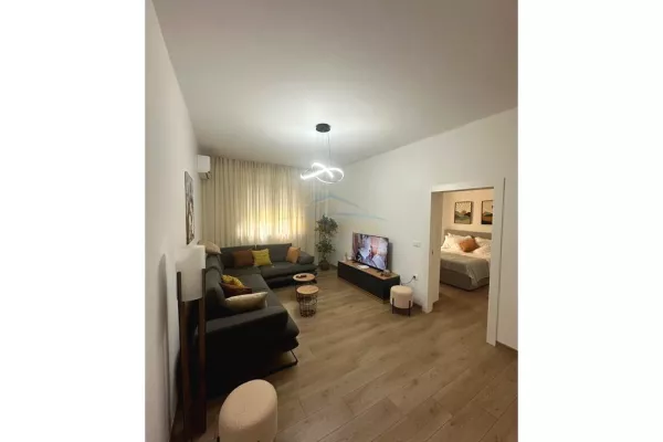 Shtepi me qera 2+1 ne Tirane - 950 Euro