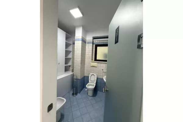 Ambient biznesi me qera 3+1 ne Tirane - 2,000 Euro