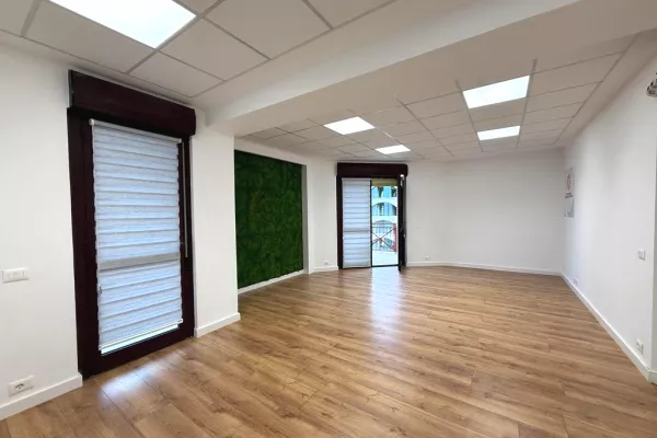 Ambient biznesi me qera 3+1 ne Tirane - 2,000 Euro