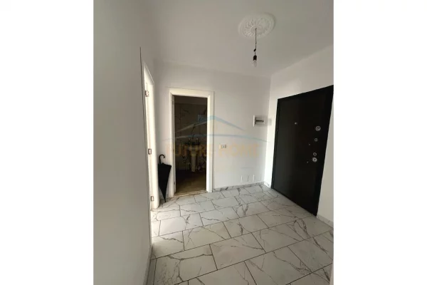 Shtepi ne shitje Apartament ne Tirane, 1+1, Mobilimi Bosh, pa mobiluar, Pagesa 159,100  Euro.
