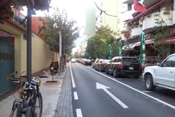 Business Property for Rent 3+1 in Tirana - 3,000 Euro