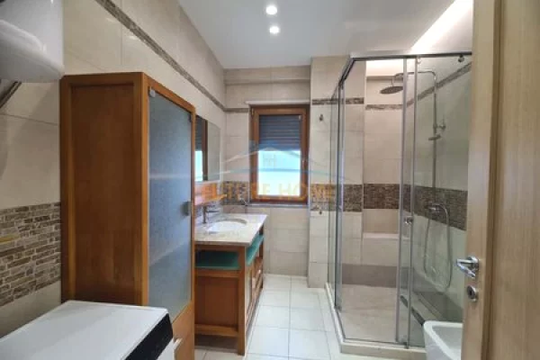 Shtepi me qera Apartament ne Tirane, 2+1, Mobilimi E mobiluar, Pagesa 1,500  Euro.