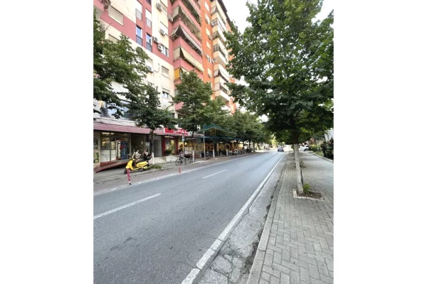 Ambient biznesi ne shitje 3+1 ne Tirane - 1,500,000 Euro