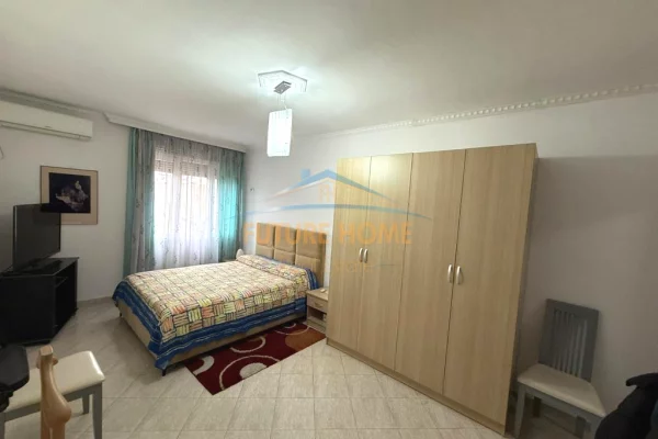 Shtepi ne shitje Apartament ne Tirane, 2+1, Mobilimi E mobiluar, Pagesa 250,000  Euro.