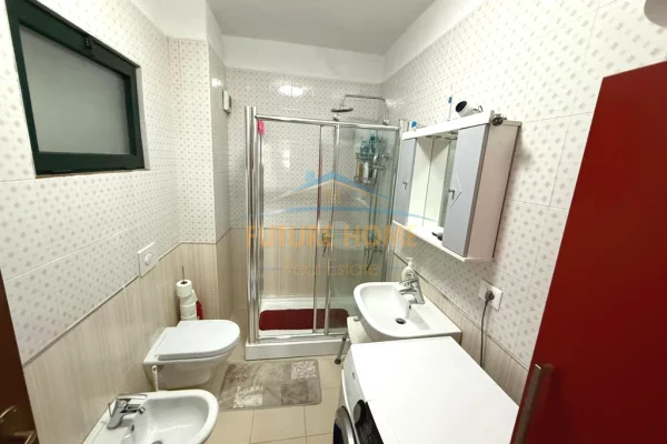 Shtepi ne shitje Apartament ne Tirane, 2+1, Mobilimi E mobiluar, Pagesa 250,000  Euro.